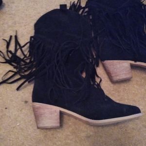 Women's black tasseled boots...
